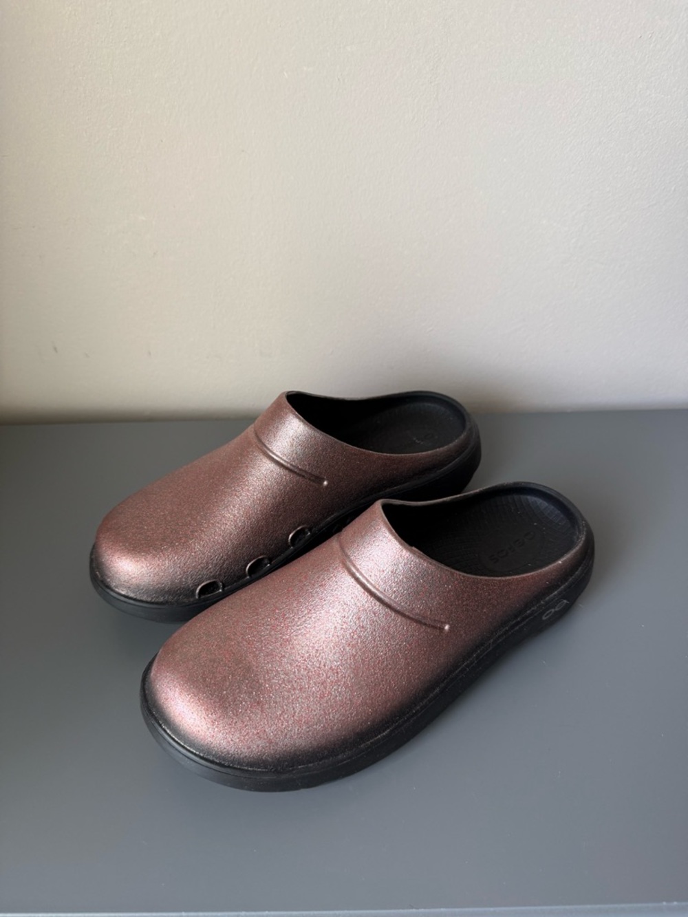 OOFOS Bronze Metallic Clogs